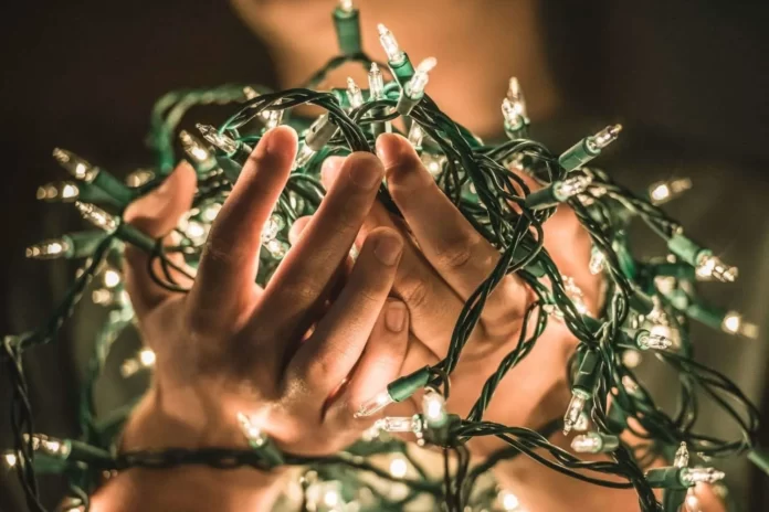 gadget to repair christmas lights