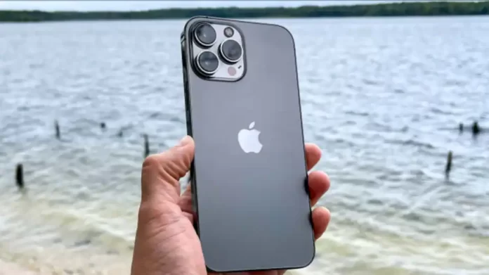 iPhone 15 with periscope lens 2