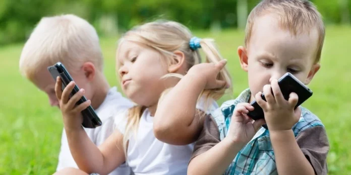Should Kids Be Given Smartphones