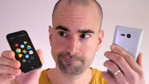 Small-Screen Smartphones Are Losing Popularity 1