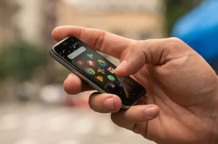 Small-Screen Smartphones Are Losing Popularity
