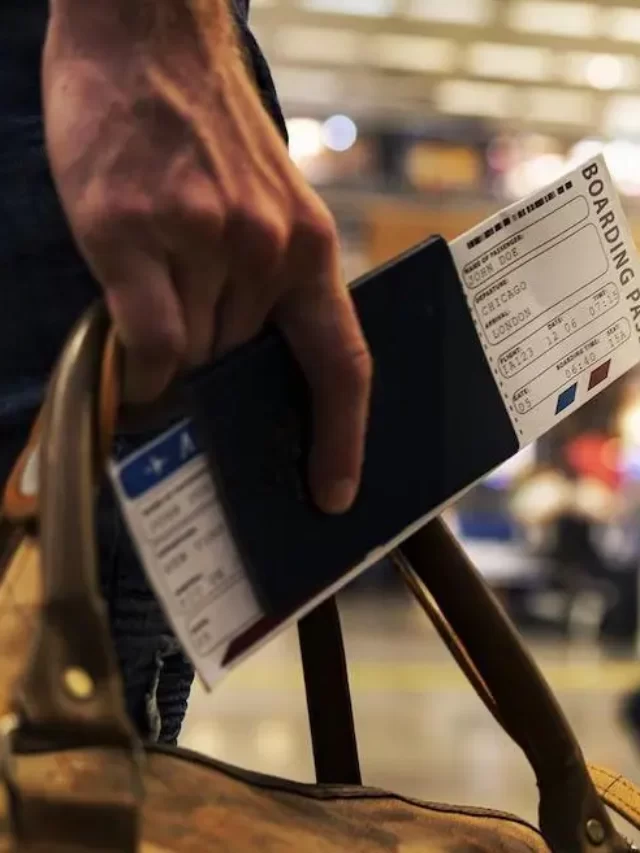 travel-borading-pass-passport-luggage-suitcase-Joshua-Woroniecki-Pixabay